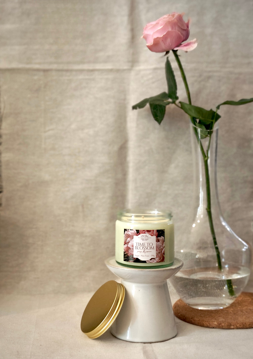 Floral aromatherapy candle for self-care rituals